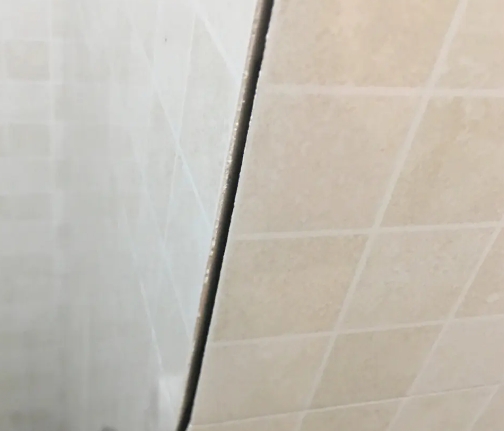 海盐瓷砖空鼓维修公司分享阳台瓷砖脱落的修复过程可以分为以下几个步骤