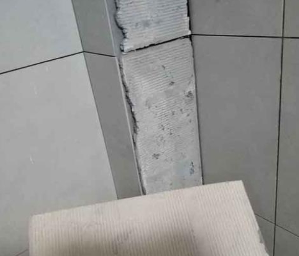 海盐瓷砖空鼓维修公司分享下厨房瓷砖脱落的补救措施。